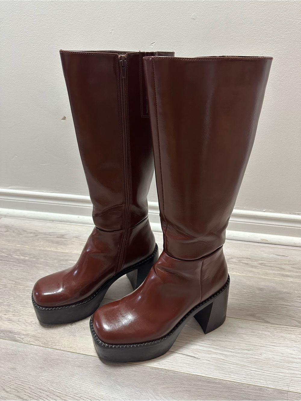 Platform Chunky 70s style Boots in Dark brown / Burgundy size 7.5